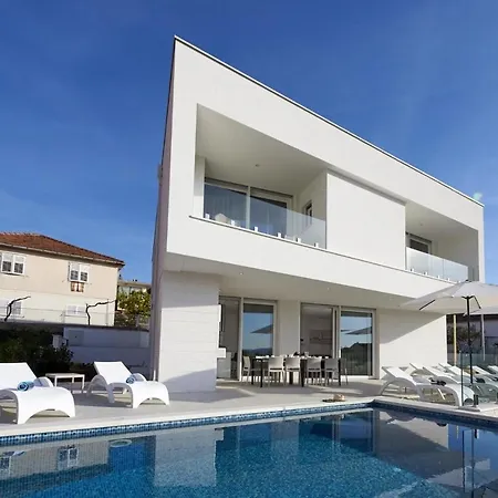 Luxury The One With Pool *