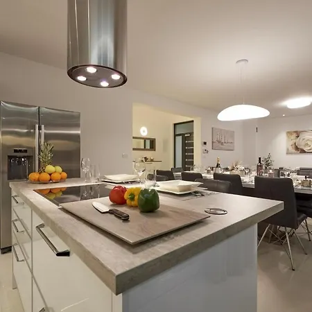 דירה Luxury The One With Pool