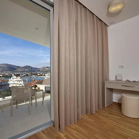 Luxury The One With Pool Appartamento Traù