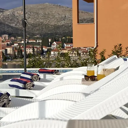 Luxury The One With Pool Appartamento Traù