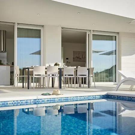 Luxury The One With Pool Appartamento Traù