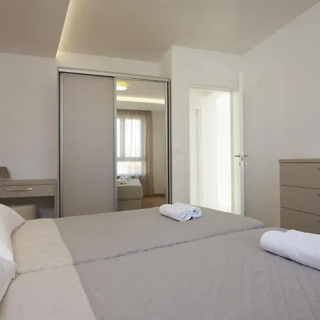 Luxury The One With Pool Appartamento Traù